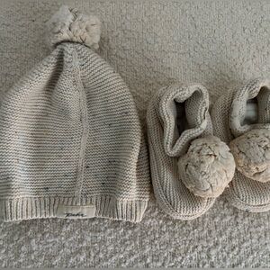 Pehr Cream Speckle Knit Hat and Booties Set